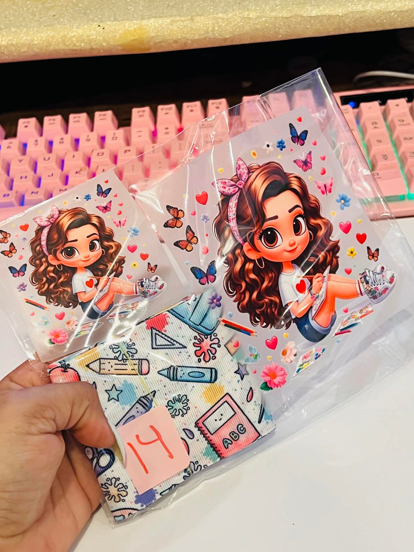 Girly sentada Pintando