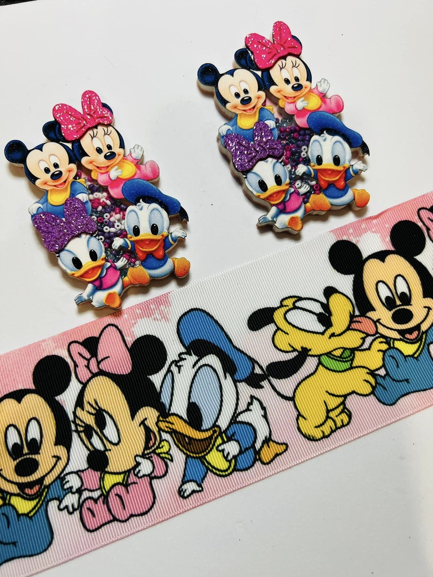 Mickey and toddlers Shaker Bow